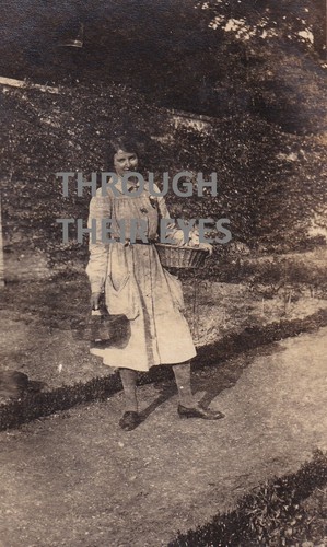 Photo female trainee gardener - trainee,