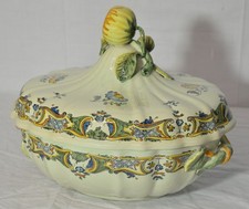 Zuppiera barocca in ceramica