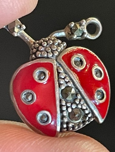 Ciondolo coccinella marcasite