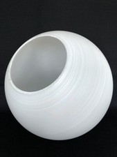 Abat-jour globe en opaline