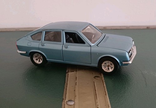 Burago lancia beta 24 - burago,