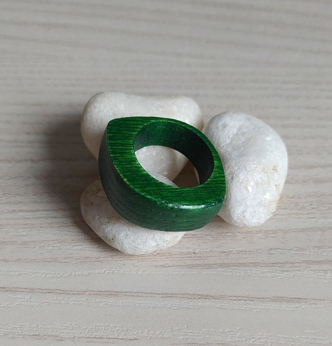 Anello legno fatto mano - in,