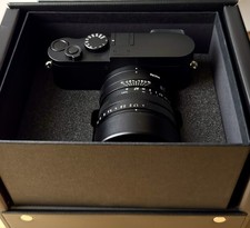Leica Q2 monocromatica
