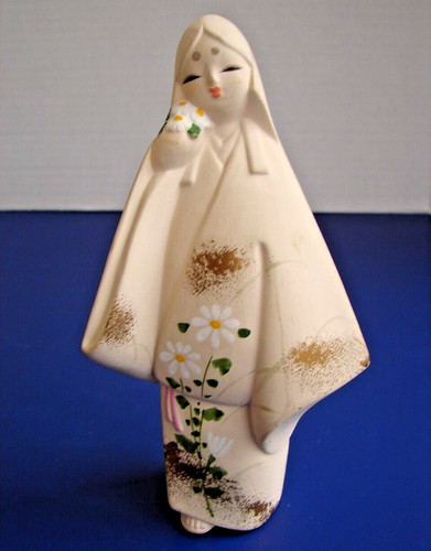Bellissima statuina ragazza