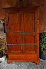 Armadio antico in legno