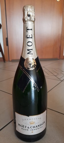 Bottiglia champagne moet - moet, &