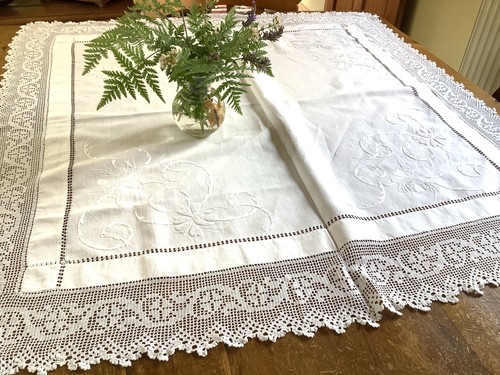 Vintage white linen - white, lace