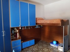 cameretta in vero legno, con