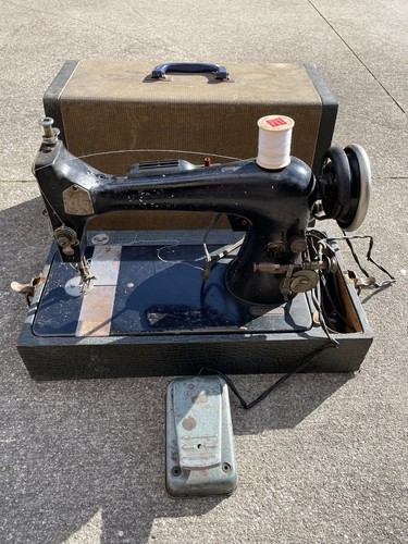 Vintage singer sewing machine - singer,