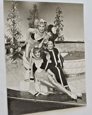 fo3226 foto originale, personaggi famosi ,MARISA MERLINI E LE SORELLE BANDIERA