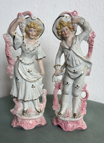 Statuette biscuit - statuette, in
