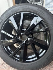 Cerchi 17” e gomme termiche Michelin Alpin per Audi Q2