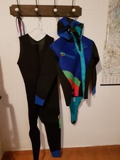 muta sub 5 mm Mares usata colore nero con inserti colore. Per uomo di ca h 190cm
