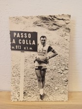 Passo della Colla Casaglia ciclusra con maglia pubblicità Mokador fine anni '50