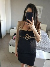 Abito cerimonia tubino di raso nero con dettagli beige e coprispalle abbinato