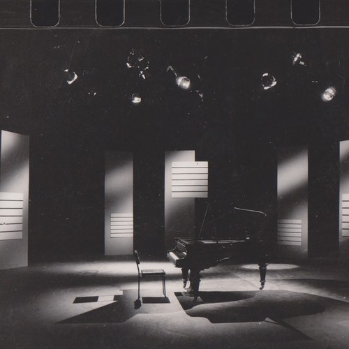 Palco pianoforte vuoto con