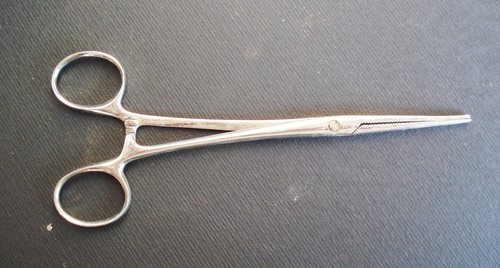 Vecchia pinza chirurgica - vecchia,