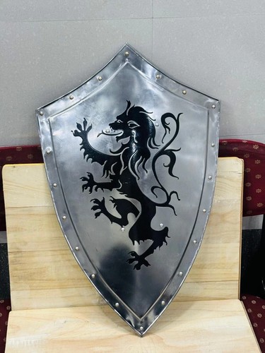 Scudo medievale cavaliere