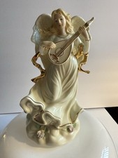 Statuina angelo musicale in porcellana vintage con colomba. Music Box. 9"