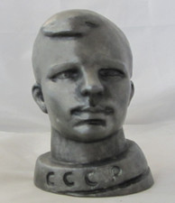 BUSTO DI PRIMO COSMONAUTA CCCP Y. A. GAGARIN  ,METALLO, ALTO 14 CM.