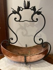 Fioriera con vaso in rame e ferro battuto, da appendere, lavorato a mano.