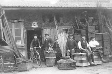 Xgg-89 Basketry, Worker In