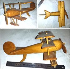VECCHIO  AEREO TRIPLANO IN LEGNO INTAGLIATO A MANO CM 33 X 26 X 16.