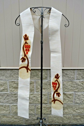 Nice white vestment stole - +,