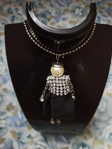 Collana con ciondolo bambolina - ciondolo,