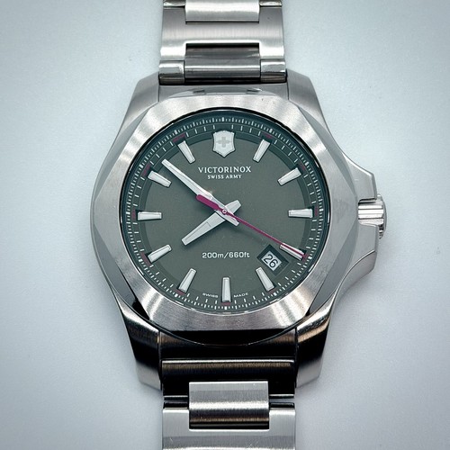 Victorinox x quadrante - victorinox, i.n.o.x.