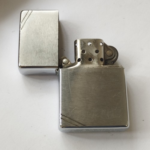 2000 zippo lighter - -,