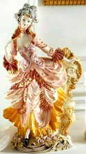 Statue of woman from the '700