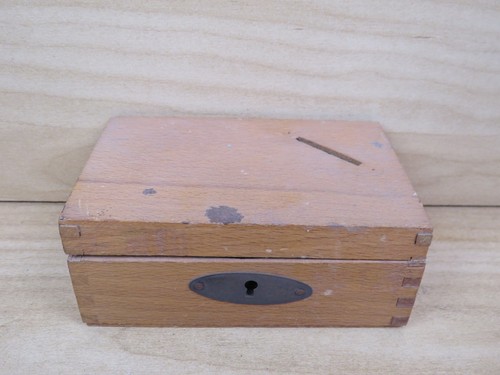Vecchio salvadanaio legno - salvadanaio,