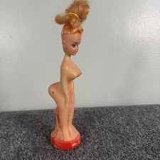 Bambola nuda cigolante novità