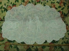 RICAMO DECORATIVO AD UNCINETTO