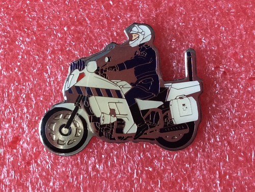 T19 pins police - pins, bike