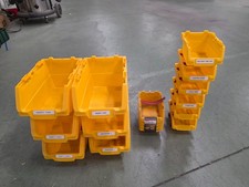 Contenitori in plastica a bocca di lupo usati