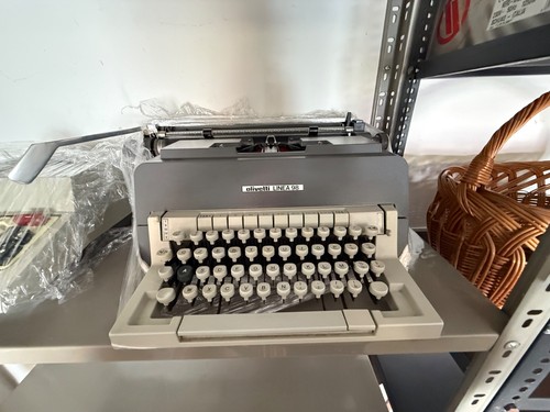 Macchina scrivere olivetti - da,