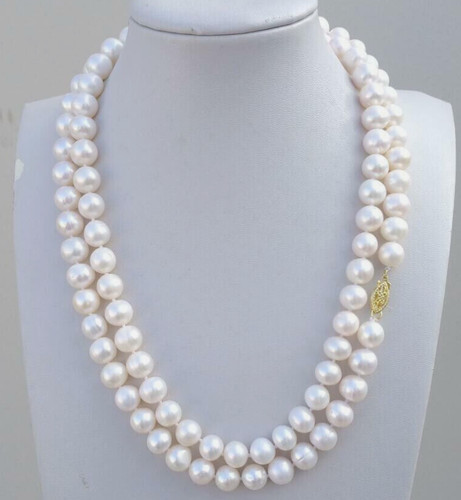 Splendida collana di - 37'',