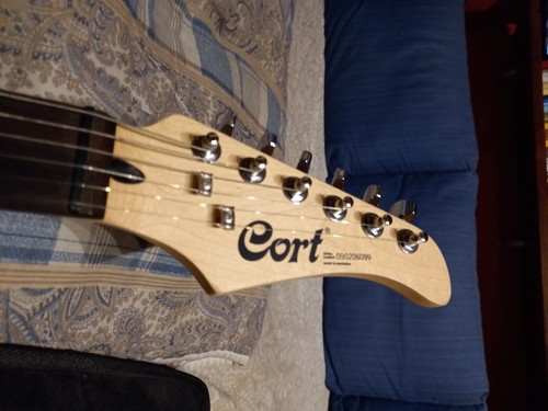 Chitarra elettrica cort - elettrica, con