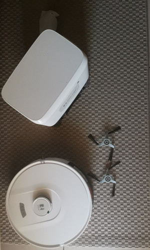 R11 robot aspirapolvere - robot,