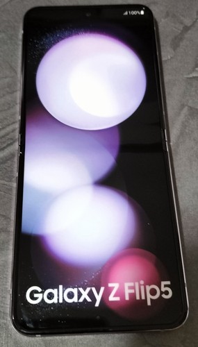 Samsung galaxy flip5 mockup - z,