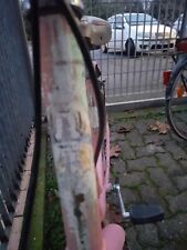 Bici da donna con pedali  e manubrio mai visti.Marca  particolare. Funzionante