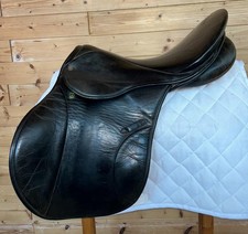 Sella GP Stubben Romanus in pelle nera e marrone chiaro - seduta 18,5" larga misura 31