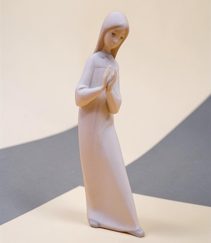 Nao lladro girl praying - girl,