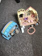 fascio asilo e autobus famiglie sylvaniane