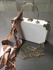 Catena borsa scatola