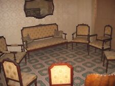 SALOTTO STILE LUIGI XVI: SPECCHIO, DIVANO, 2 POLTRONE, 6 SEDIE E 1 VENEZIANA