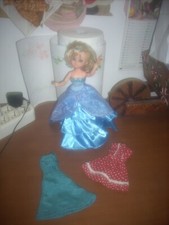 furga FRU FRU  h.cm 28 + 2 abiti e coroncina leggi....