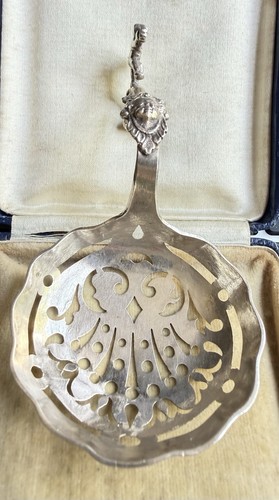 Cucchiaio zucchero o - cucchiaio,